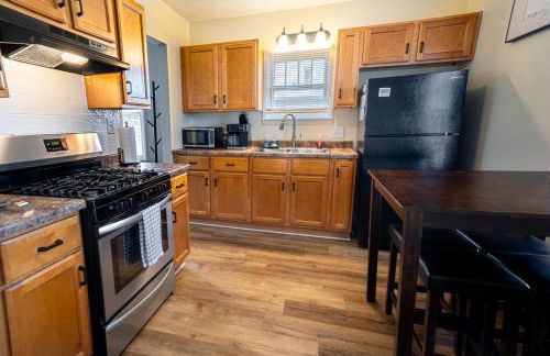 Historic Route-66 Bungalow - Photo 6