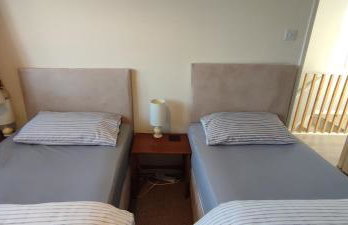 Sheffield Arena Meadowhall Interchange with off road free parking & CCTV - Foto 11