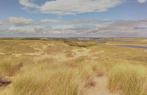 Berryhill East Steading - 3 bedroom 2 bathroom self-catering - sleeps 6 - Private off-road parking - Yard & Shed - Suit Contractors - Peterhead 1 mile - Newly Refurbished - Underfloor Heating - Drying Room - Golf Driving Range - Cafe - Extensive Footpaths - Foto 15