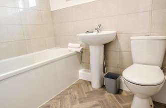 Woodcock House 3 Bedrooms Workstays UK - Photo 24