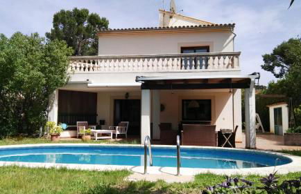 Dream House - Photo 1