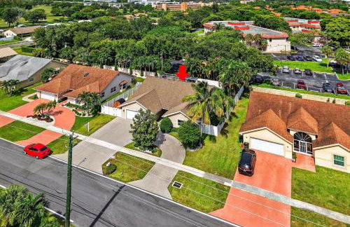 Family-Friendly Boca Gem! 4BR 3BA with Pool & Sauna - Foto 54