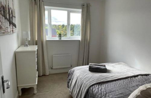 Furnished 4 BR House Parking, Wi-Fi, Kitchen - Foto 3