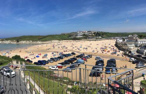 Beach Side Top Floor Property, Balcony & Sea Views - Foto 19