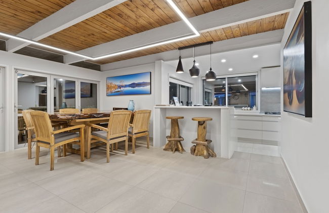 Hilltop Country Retreat with Seaviews - Foto 14