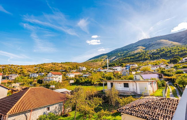 Authentic Lake View Apartment - Photo 5