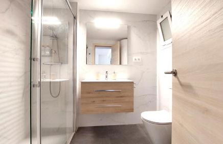 Primera Línea con Vistas al Mar y Piscina - Foto 6