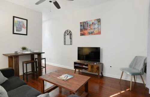 Fabulous Franklin 2BD steps from St Claude Ave - Foto 6