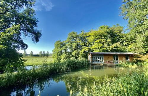Secluded, New Forest Riverside Lodge - Photo 1