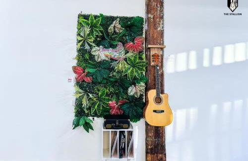 The Stallion #103 - Walk to Attractions - Modern 2BD Loft in Downtown with Patio - Foto 8