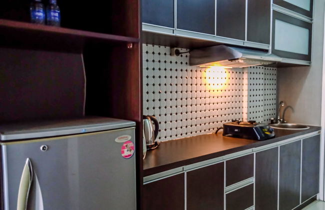 Comfortable Studio Room near Airport at Skylounge Tamansari Apartment - Foto 6