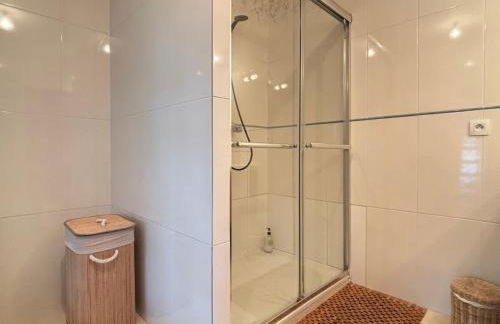 Les Douves Duplex 5 personnes lumineux avec jardin et terrasse aménagée , vue sur château à 5mn de la mer, proche Omaha Beach et Bayeux - Foto 16