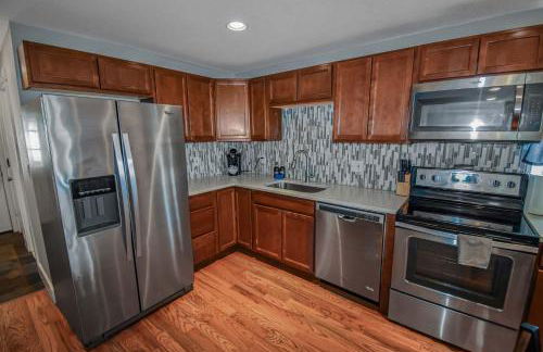 3 bed home with huge yard near Hidden Lake - Foto 10