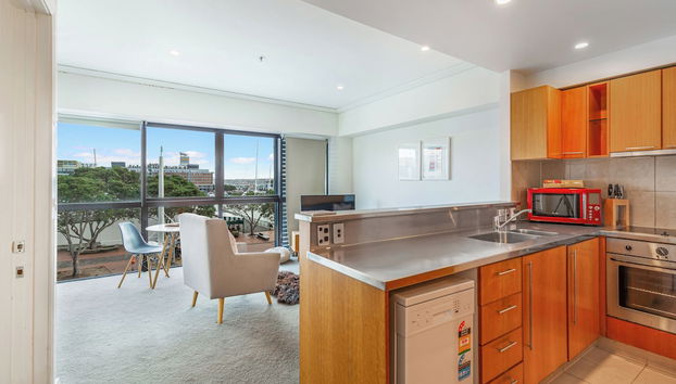 Viaduct Harbour Views w/ Free Parking-Zodiak Stays - Foto 3, Cocina privada