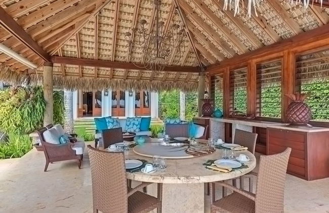 Magnificent Eight Bedroom Holiday Home - Photo 44