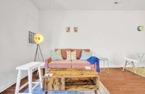 1BR King Bed near Shopping, Dining & Entertainment - Foto 1