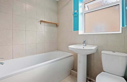 Luxurious 2-Bedroom Haven in Vibrant Robinhood: Ideal for Business or Leisure Stay - Photo 6