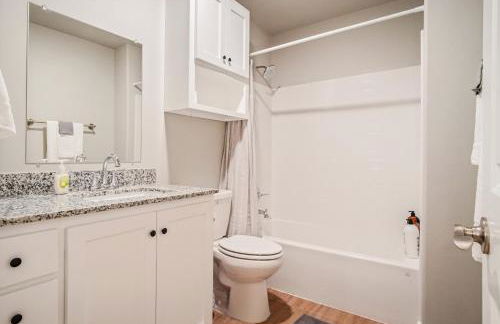 5BR Home Hot tub, fenced backyard #CO - Foto 47