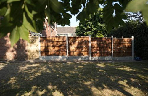 Town Centre spacious 4 bed town house - Foto 6