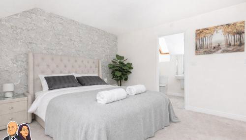 Kirkstall by Alt-Stay Contractor Accommodation - 4 Bed Contractor Home With Parking, Wi-Fi & Full Kitchen - Ideal For Long stays - Foto 3, towels