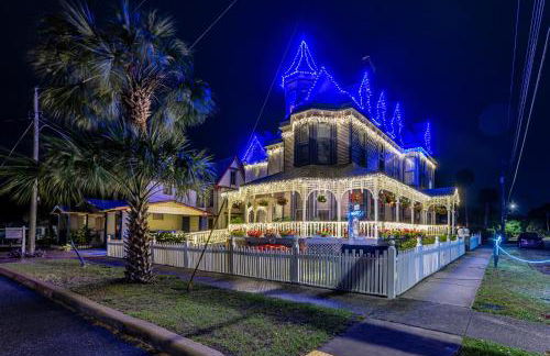 Grand Gables Home 1 Block to St Johns River! - Foto 1