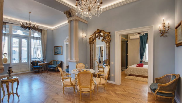 Coin salon dans le hall