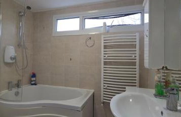 Cozy 4-Bedroom Family Getaway - Foto 13