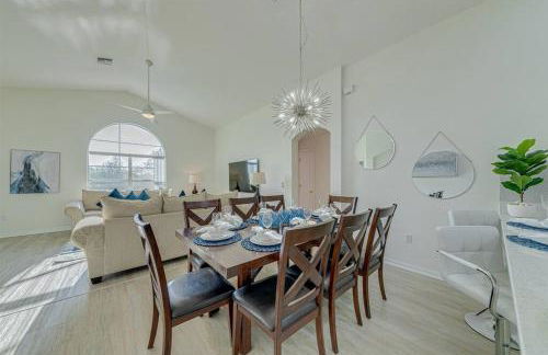580 - Stunning Renovated Home with Large East Facing Pool Deck Overlooking Preservation Area and Games Room - Foto 55