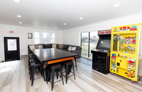 New Group Space - Sleeps 20! Near Sports Center - Photo 31