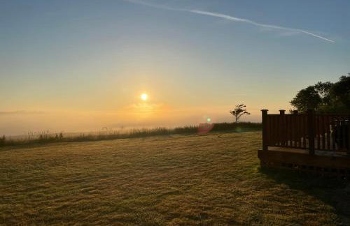 Cuddles & Bubbles Cozy Cabin with jacuzzi spa hot tub - Foto 13