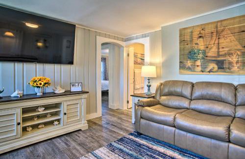 Walk to Swifts Beach! Classic Cottage with Deck - Foto 5