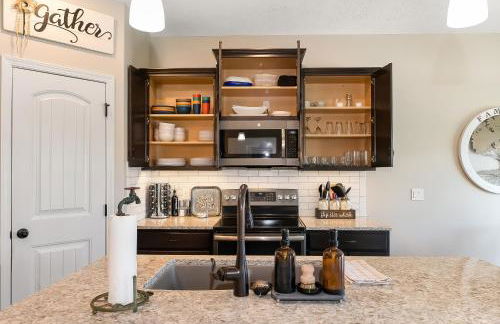 Spacious Country Farmhouse Retreat, Sleeps 16, Pool, Movie Room - Foto 29