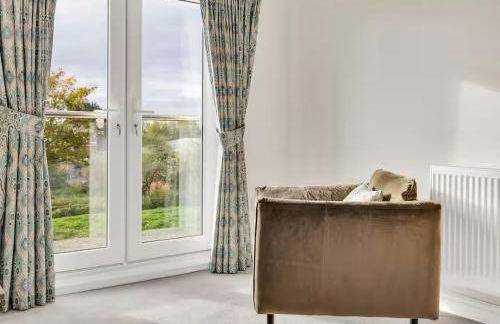 Comfortable 4BR stay in Bourne, Free Parking, Sleeps 7, Families & Contractors Welcome - Foto 16