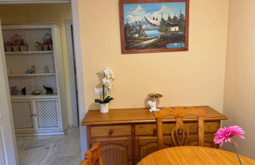 Bonito apartamento con jardín, piscina y aparcamiento gratuito - Photo 24