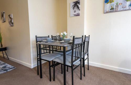 Serene 2BR Retreat Perfect for Long Stays - Foto 2