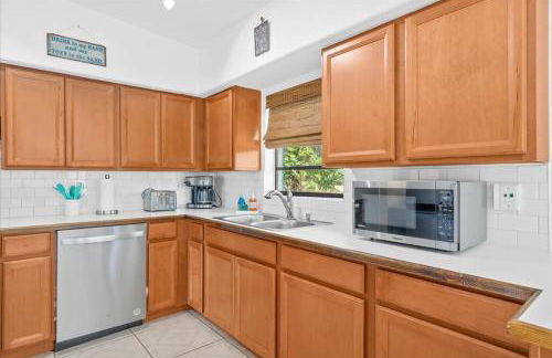 Surf Drive - Ultimate Beach Getaway for Families - Foto 15