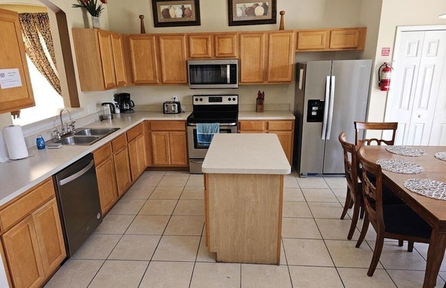 Spacious 7 Br, 4.5 Br Retreat With Pool 7 Bedroom Condo by RedAwning - Foto 11