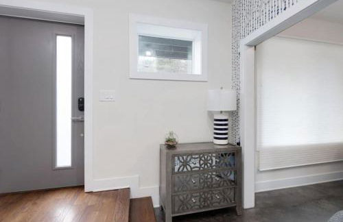 Modern Townhome, Large Game Room, 10min to Downtown! Sleeps 10! - Foto 10