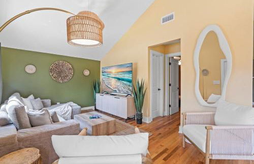 Boho 5BR Modern Villa w Hot Tub, Grill, Patio and Backyard - Foto 9