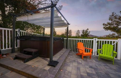 Hot Tub with A View and Large Back Deck & Game Room - Foto 3