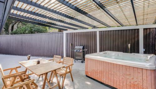 Superior 4BR 2BA Holiday Home with Hot Tub & Grill - Foto 5