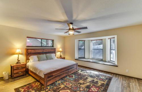 2 Mi to Mi-Wuk Village Cabin with Large Deck - Foto 10