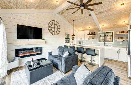 Canoes and Dock Waterfront Retreat on Lake Beulah! - Foto 4