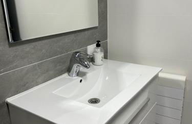 Acogedora y moderna casa en pueblo - Photo 10