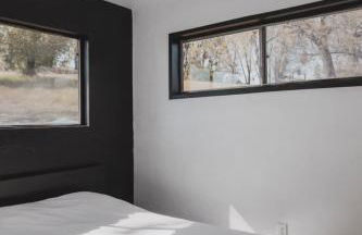 Secluded rustic 2-bedroom cabin at nature retreat - Photo 2