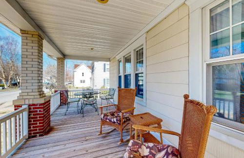 Yard, Porch and Fire Pit! Century-Old Hebron Escape - Foto 31