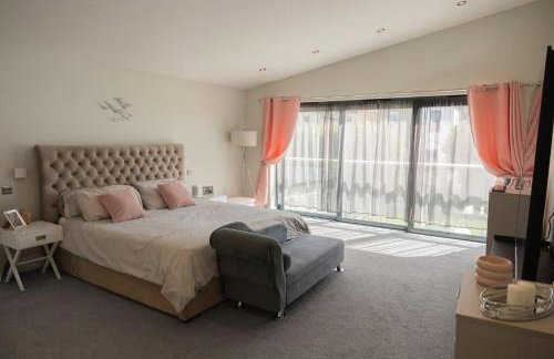 Large 4 Bedroom Seaside House by the beach and cliffs - Foto 2