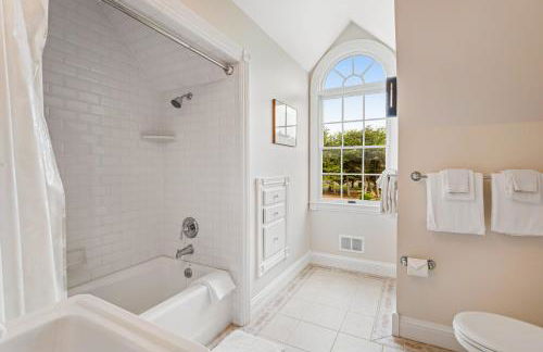 Oceantfront Estate with Luxury Kitchen & Game Room - Photo 29