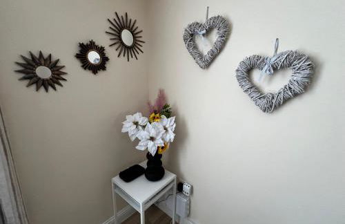 Glastonbury High Street Sanctuary- 2 BD, Sleeps 4 - Photo 8