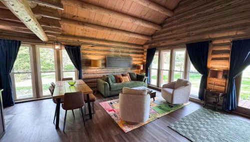 A Novel Stay 3 bed 2 bath log cabin in Shelbyville, IL - Foto 5